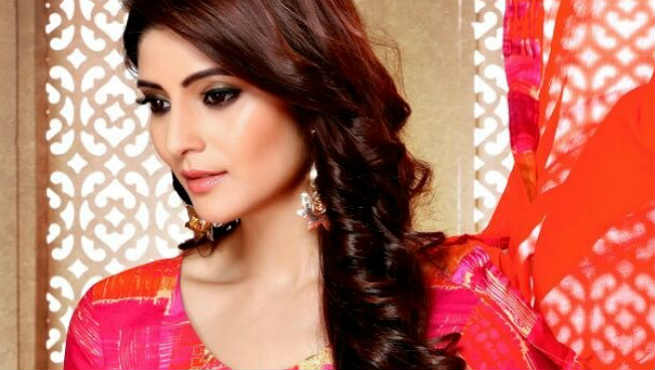 10 Hairstyles With Churidar Kameez to Notch Up Your Style Quotient