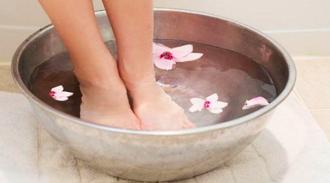 Get Rid of Dead Skin on Feet with Natural Home Remedies