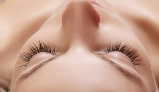 DIY – Simple Eyelash Growth Serum For Long Beautiful Eyelashes