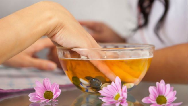 13 Benefits of DIY Hot Oil Manicure Treatment - With Procedures & Recipe