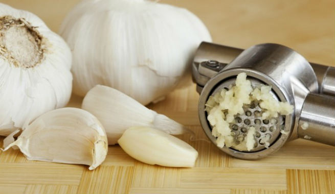 Garlic Shampoo For Hair Loss – Know The Simple Recipe With Amazing Benefits