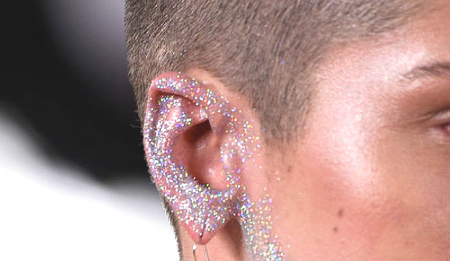 How To Give Yourself A Trendy Ear Makeup?