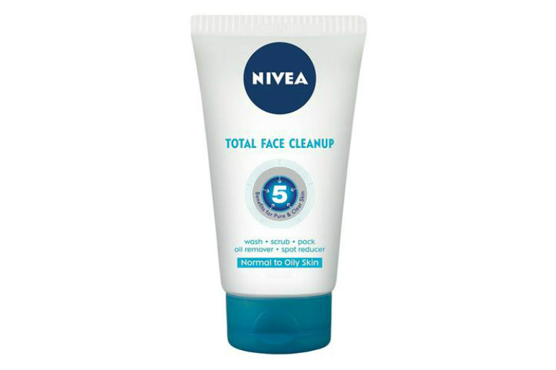 Nivea Pure Effect Total Face CleanUp